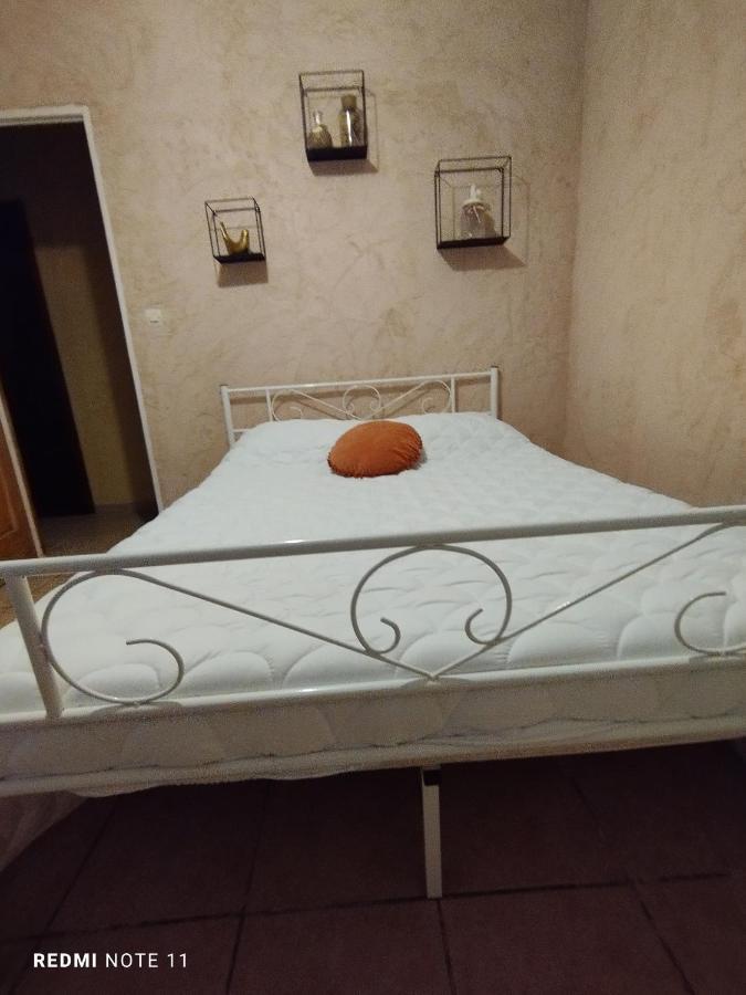 Chambre D Hotes En Provence, Au Pied Du Luberon, Les Coquelicots La Tour-dʼAigues エクステリア 写真